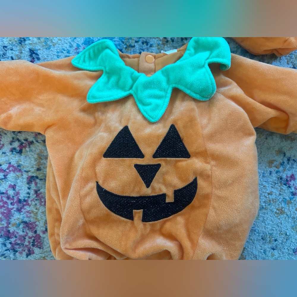 Pumpkin Costume for Baby - Orange and Green. Plush. Super condition! 🎃 - Picture 3 of 11